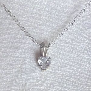 ❤️Sterling Silver Heart necklace w/sparkling CZ solitaire!❤️